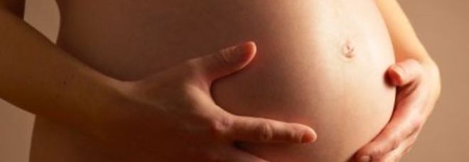 RAGAZZINA INCINTA A TREDICI ANNI: IL PAPÀ È UN 27ENNE. ''LA AMO, TERREMO IL BIMBO'' - 13/02/2014