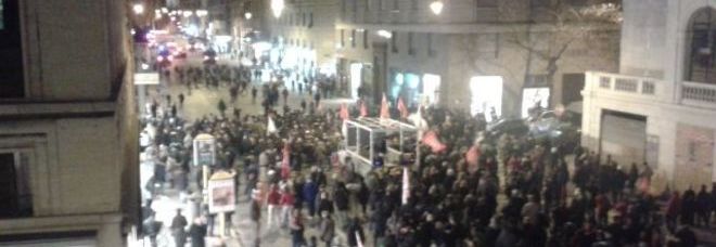 ROMA, CENTRO BLINDATO. DUE FERITI PER UNA BOMBA CARTA - FOTO - 12/02/2014