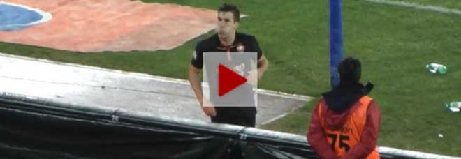 STROOTMAN SPUTA CONTRO LA CURVA DEL NAPOLI: IL VIDEO FA INFURIARE I TIFOSI AZZURRI - GUARDA - 13/02/2014