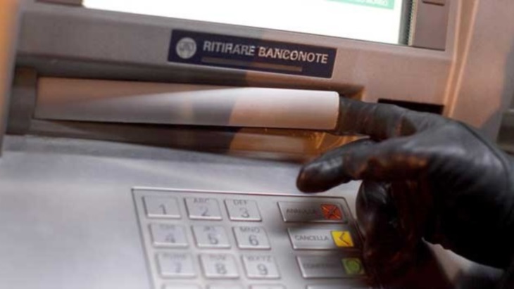 TRUFFA BANCOMAT, SPUNTA LA TECNICA DELLA FORCINA - ECCO COS'E' E COME EVITARLA - 19/02/2014