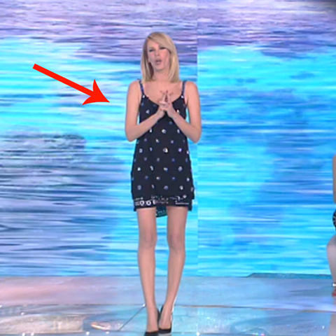 ISOLA DEI FAMOSI: ALESSIA MARCUZZI SI PRESENTA COSI' IN STUDIO E SPIAZZA TUTTI: LA RETE SI SCATENA - 25/04/2016