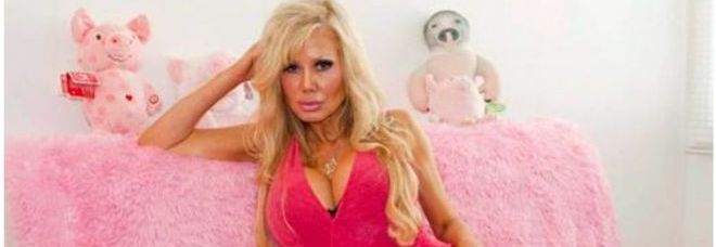 LA SOSIA DI BARBIE FA IPNOTERAPIA PER DIVENTARE STUPIDA: ''COME IL MIO IDOLO'' - 24/02/2014
