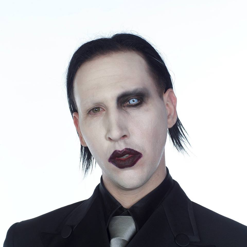 AVETE MAI VISTO MARILYN MANSON NELLA VITA REALE E SENZA TRUCCO - DECISAMENTE IRRICONOSCIBILE - 24/02/2014