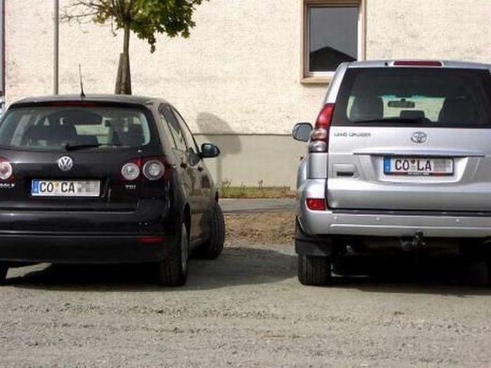 17 DIVERTENTI E UNICHE TARGHE AUTOMOBILISTICHE - FOTO - 07/03/2014