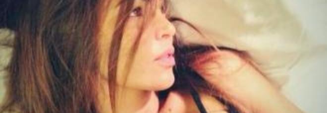 CECILIA CAPRIOTTI HOT SU TWITTER, SENZA REGGISENO E SENZA MAKE UP: ''NON C'È TRUCCO... NÉ INGANNO'' - 12/03/2014