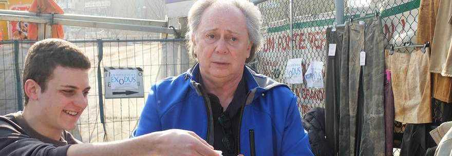 LELE MORA, AGENTE DEI VIP IN MISERIA: VENDE ABITI USATI AL MERCATINO - FOTO ALL'INTERNO - 09/03/2014