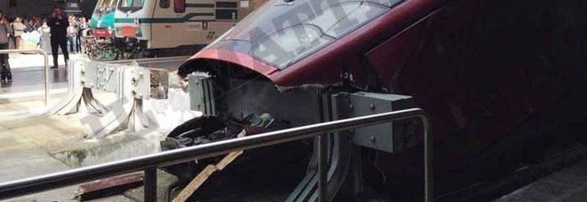 PAURA ALLA STAZIONE: IL TRENO VELOCE NON FRENA E SI SCHIANTA SUI RESPINGENTI - 13/03/2014