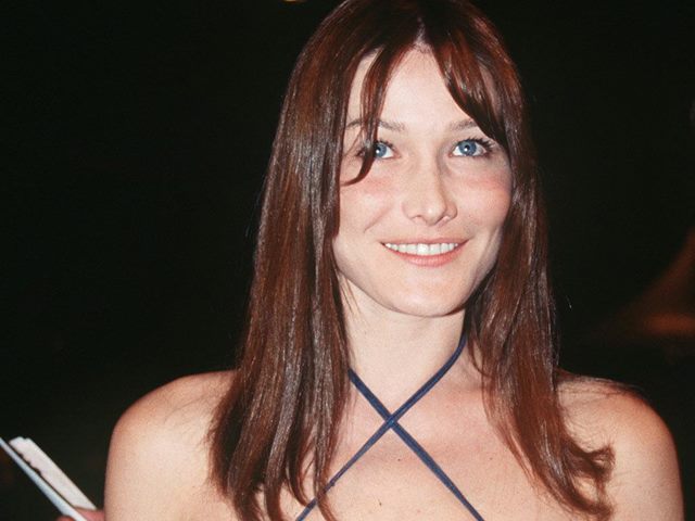 CARLA BRUNI CON I LINEAMENTI DELICATI SI E' COMPLETAMENTE SNATURATA PER COLPA DEL BOTOX - FOTO ALL'INTERNO - 26/03/2014