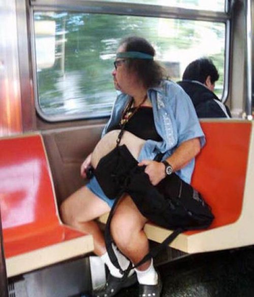 LE 11 PERSONE CHE PUOI INCONTRARE E TI POSSONO INFASTIDIRE IN METRO  - FOTO - 18/03/2014