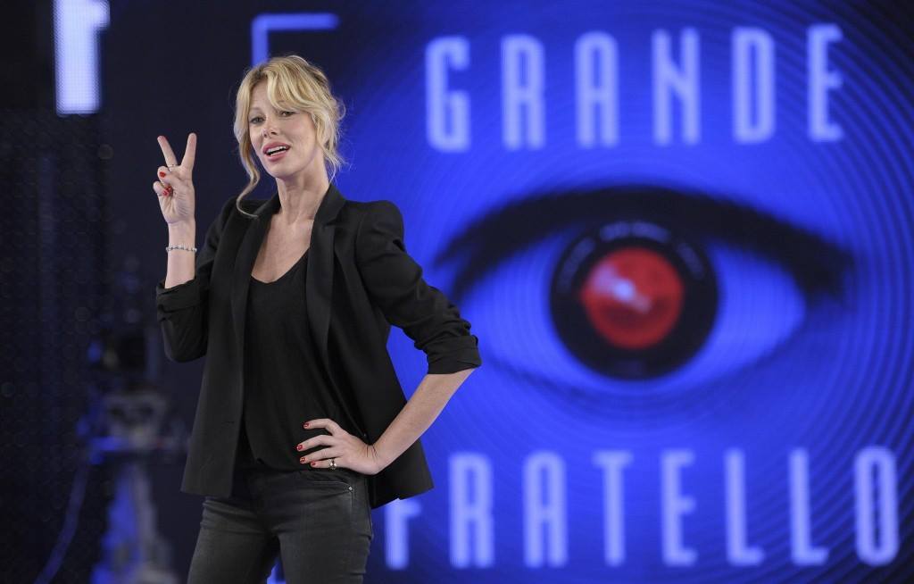 DOPO L'ABBANDONO DI MANUELA ARCURI, ECCO CHI SARA' LA NUOVA OPINIONISTA DEL GRANDE FRATELLO - 26/03/2014