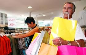 DIFFERENZE DI COMPORTAMENTO TRA UOMINI E DONNE NEL FARE SHOPPING - 30/04/2014