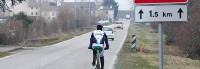 SCAMBIA I SEGNI DEL SORDOMUTO PER INSULTI E LO PRENDE A PUGNI - 20/04/2014