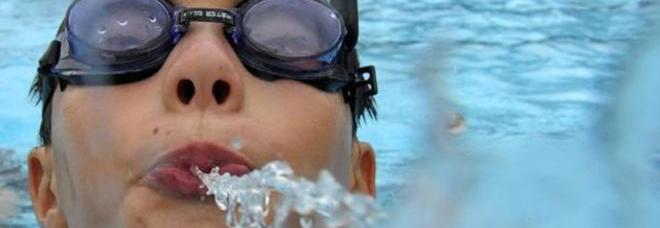 FARE LA PIPÌ IN PISCINA FA MALE ALLA PELLE: ECCO PERCHÈ - 21/04/2014