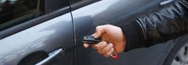 FURTI D'AUTO SENZA ROMPERE FINESTRINI CLONANO DIRETTAMENTE I TELECOMANDI - ECCO COME - 03/05/2014