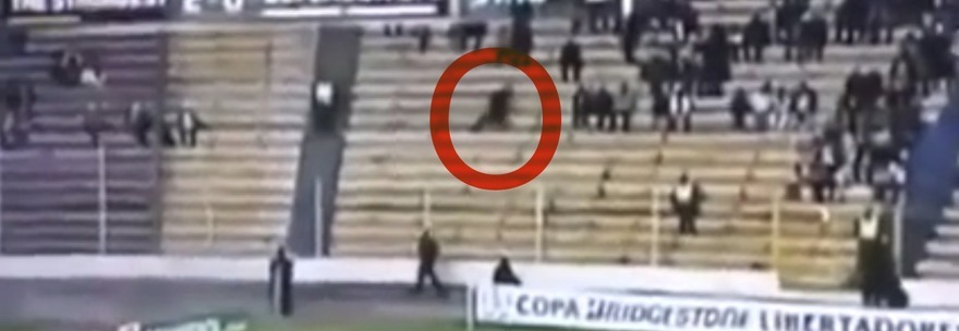 ''UN FANTASMA ALLO STADIO'', L'OMBRA CHE PASSA TRA LA GENTE.  IL VIDEO CHE TERRORIZZA I TIFOSI - 22/04/2014