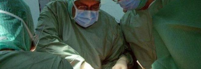 FERRO E DUE GARZE DIMENTICATE NELL'ADDOME: 7 VOLTE IN OSPEDALE, MEDICI NON SE NE ACCORGONO - 04/06/2014