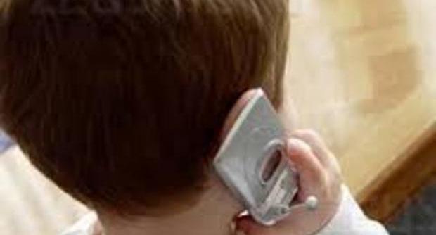 CELLULARI, I PEDIATRI: ''NON DATELI AI BAMBINI PRIMA DEI DIECI ANNI'' - 05/06/2014