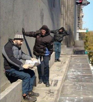 ''RIUSCITE A CAPIRE IL SENSO DI QUESTA FOTO?'' ECCO LA FOTO GENIALE DI FACEBOOK - 03/06/2014