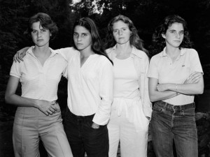 DAL 1976 AD OGGI, QUATTRO SORELLE FOTOGRAFATE INSIEME OGNI ANNO PER BEN 36 ANNI - 06/06/2014