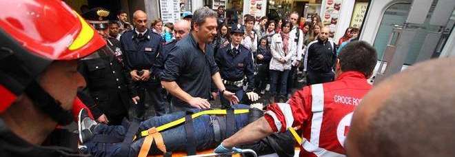 ROMA, 20ENNE TENTA IL SUICIDIO GETTANDOSI SUI BINARI DELLA METRO DI PIAZZA DI SPAGNA: È GRAVE - FOTO - 02/05/2014
