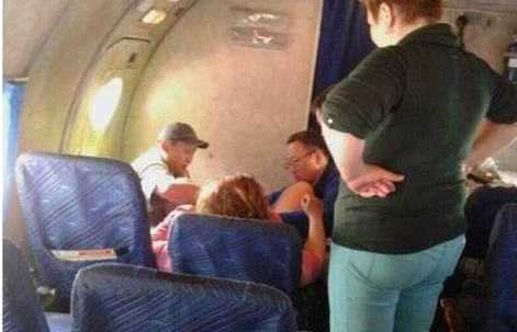 DONNA PARTORISCE DUE GEMELLI IN VOLO: LA COMPAGNIA AEREA LE REGALA VIAGGI GRATIS PER TUTTA LA VITA -FOTO - 23/06/2014