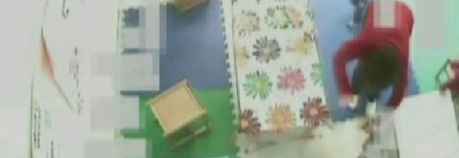 BOTTE E INSULTI AI BIMBI ALL'ASILO: ARRESTATA LA MAESTRA. ''GLI TAPPAVA LA BOCCA CON LO SCOTCH'' - 10/05/2014