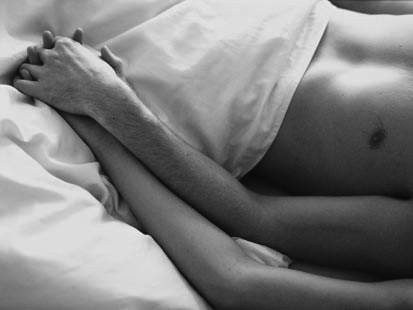 LEI SBAGLIA NOME MENTRE SONO A LETTO. LUI LA PICCHIA E VIENE RICOVERATA D'URGENZA - 23/06/2014