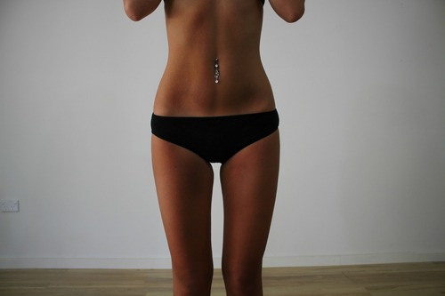 SI CHIAMA ''THIGH GAP'', ED E' UNA PERICOLOSA OSSESSIONE DELLE ADOLESCENTI - ECCO DI COSA SI TRATTA - 23/06/2014