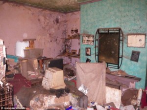 E' STATA DEFINITA ''LA CASA DEGLI ORRORI'' - ECCO LA MACABRA SCOPERTA DELLA POLIZIA - 24/06/2014