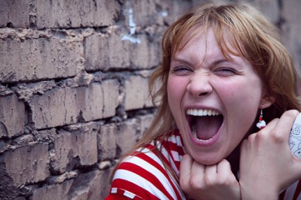 DIRE PAROLACCE FA BENE ALLA SALUTE: AIUTA A GESTIRE LE EMOZIONI E A CONTROLLARE IL DOLORE - 12/05/2014