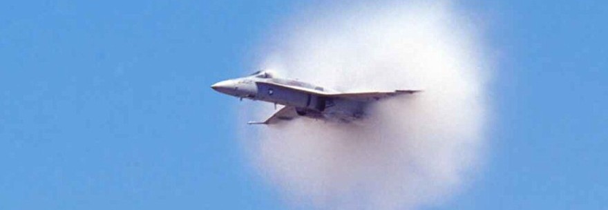 AEREO SUPERA LA BARRIERA DEL SUONO: PAURA IN CINQUE COMUNI. ''UN COLPO DI CANNONE'' - 08/07/2014
