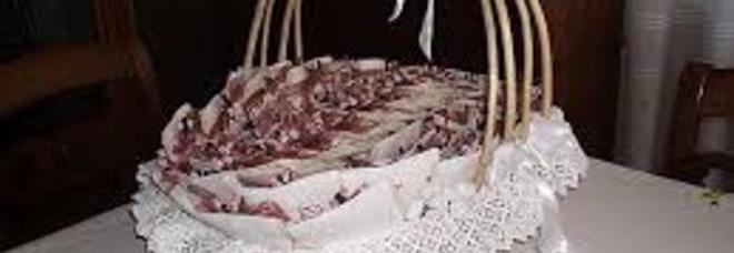 IMBUCATI AL MATRIMONIO, RUBANO BOMBONIERE E BUSTE CON I SOLDI - 10/07/2014