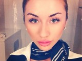 SI SCATTA UN ''SELFIE'' MENTRE L'AEREO STA PRECIPITANDO: LA FOTO DELL'HOSTESS FA IL GIRO DEL MONDO - 08/07/2014