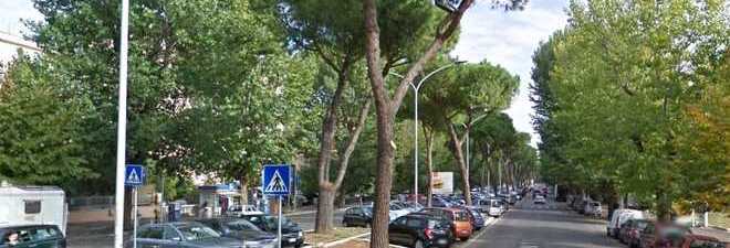 ROMA: GIOCANO A PALLONE SOTTO CASA, UN VICINIO INFASTIDITO GLI SPARA: FERITO UN VENTENNE - 19/05/2014