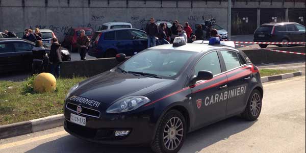DUE ROMENI TENTANO DI RAPIRE UN BAMINO. PICCHIATI FEROCEMENTE DAI RESIDENTI DEL QUARTIERE - 21/05/2014