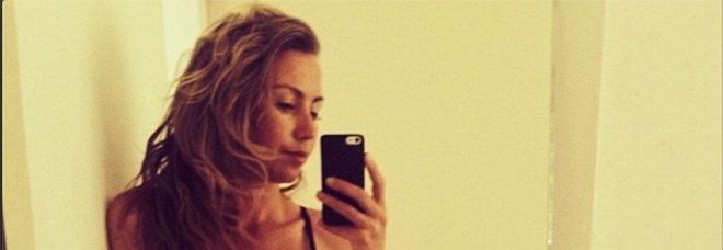 LA ''BANANA GIRL'' FA SCALPORE IL SUO MODO DI VIVERE. ALLARME TRA I MEDICI - 21/05/2014