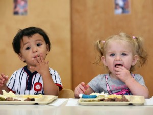 MAI FAR MANGIARE I BAMBINI DAVANTI LA TV - ECCO PERCHE' - 17/07/2014