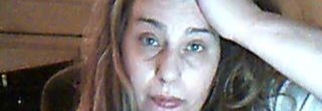 ''NON SI PUÒ VIVERE COL RISCHIO LICENZIAMENTO'': MARIA SI TOGLIE LA VITA CON 4 COLTELLATE -FOTO - 24/05/2014