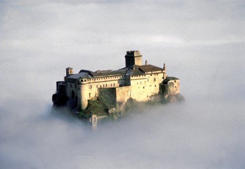 ECCO IL CASTELLO CHE SI TROVA SOPRA LE NUVOLE - VIDEO - 23/07/2014
