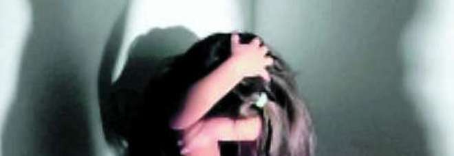 ROMA CHOC, FA SESSO CON LA FIGLIA DI 8 ANNI E FILMA LE VIOLENZE: 12 ANNI DI GALERA AL PEDOFILO - 02/06/2014