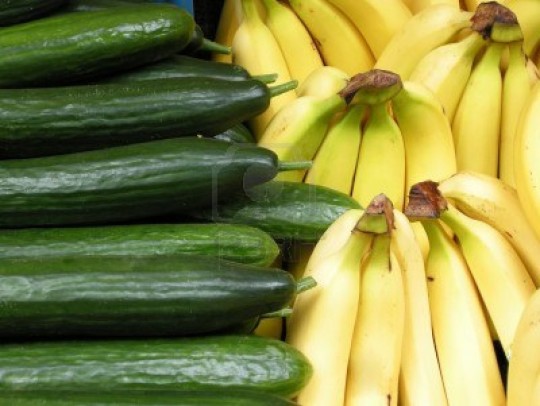CETRIOLI E BANANE VIETATE ALLE DONNE MUSULMANE. PROVOCANO STRANI PENSIERI - 28/02/2016