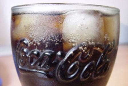 ECCO COME FARE LA COCA-COLA IN CASA: INGREDIENTI E PROCEDIMENTI - 07/08/2014