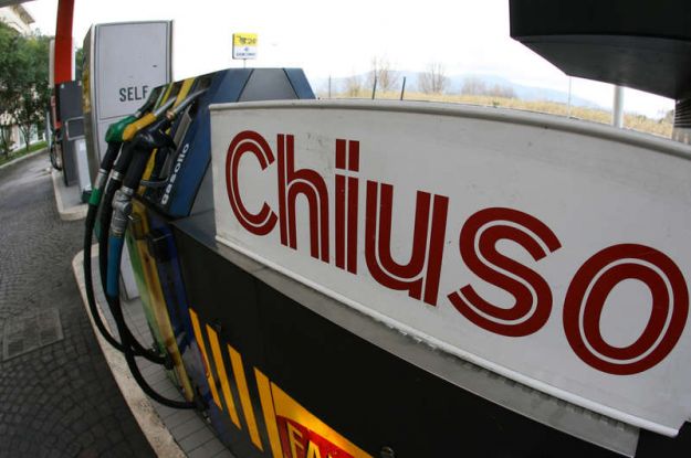SCIOPERO DEI BENZINAI IN TUTTA ITALIA. LUNGO STOP ANCHE SELF SERVICE: LE DATE - 10/06/2014