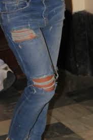 ATTENZIONE ALLA TRUFFA IN STRADA DEI JEANS STRAPPATI - ECCO COME FUNZIONA - 12/06/2014