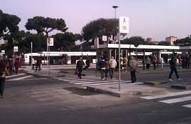 ROMA, AUTISTA CHIUDE IL BUS E VA VIA: PASSEGGERI IN OSTAGGIO SALVATI DALLA POLIZIA - 18/06/2014