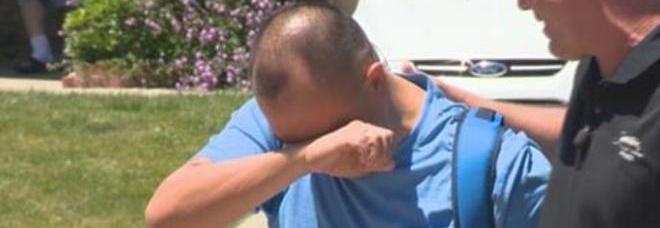 TORNA A CASA DOPO 21 ANNI NEI MARINE, GLI AMICI GLI FANNO UN REGALO DA 50MILA EURO - VIDEO - 19/06/2014