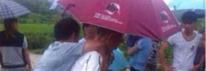 AL DIPENDENTE: ''PORTAMI IN SPALLA O MI ROVINO LE SCARPE''. LICENZIATO FUNZIONARIO 'SCHIAVISTA' - 09/09/2014