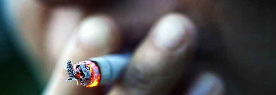 IL MARITO FUMATORE MUORE, IL COLOSSO DEL TABACCO DEVE RISARCIRE LA VEDOVA CON 17 MILIARDI DI EURO - 01/10/2014
