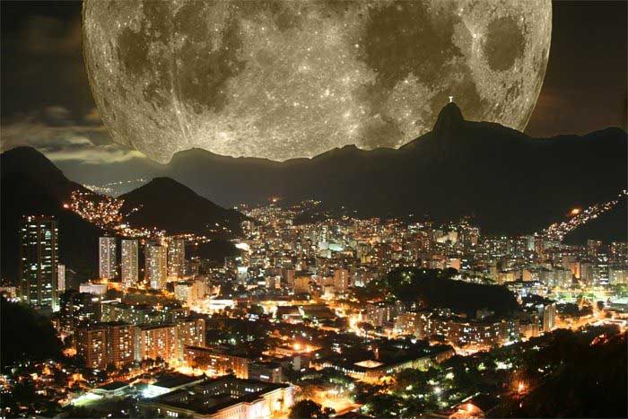 E' SUCCESSO A RIO DE JANEIRO, UNA LUNA COSI' NON SI ERA MAI VISTA AL MONDO - 20/07/2014