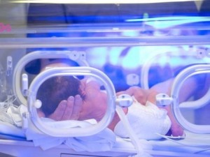 UN BAMBINO APPENA NATO E' STATO ABBANDONATO IN UN CENTRO COMMERCIALE - 22/07/2014